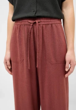 Hose Style Lacey