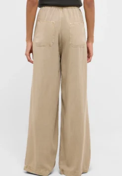 Hose Style Mirabelle