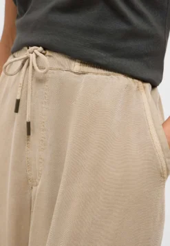 Hose Style Mirabelle