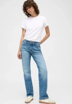 Jeans Style Crosby Relaxed Straight