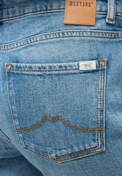 Jeans Style Crosby Relaxed Straight