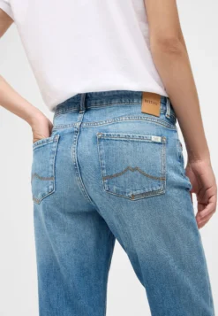 Jeans Style Crosby Relaxed Straight