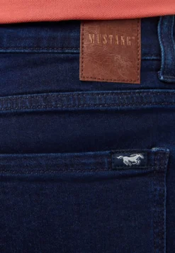 Jeans Style Crosby Relaxed Straight