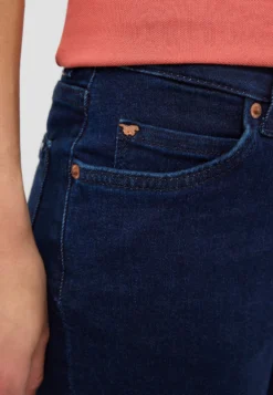 Jeans Style Crosby Relaxed Straight