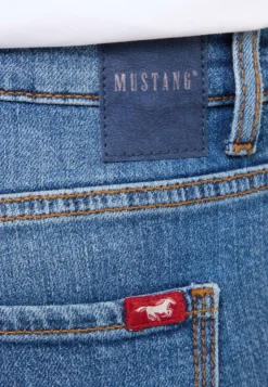 Jeans Style Crosby Relaxed Straight