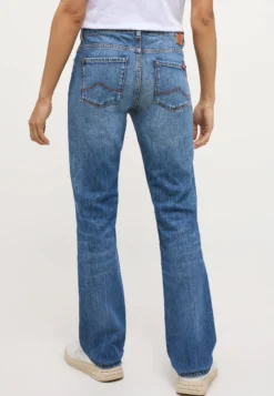 Jeans Style Crosby Relaxed Straight