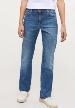 Jeans Style Crosby Relaxed Straight