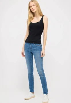 Top Style Lynn