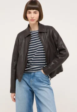 T-Shirt Style Lesley