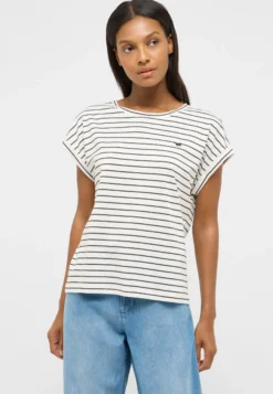 T-Shirt Style Lesley
